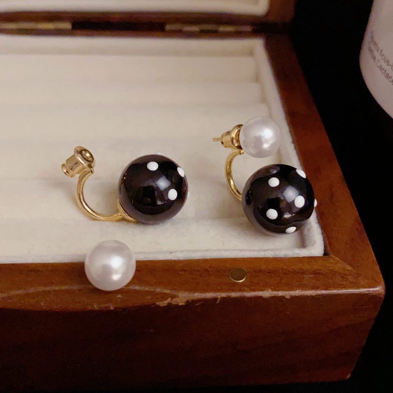 法式小众简约一款两戴珍珠黑白波点球球耳钉s925银针时尚复古