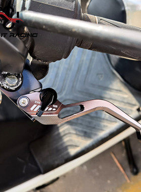 适用雅马哈XMAX300 17-21年改装3D纹短款2指刹车牛角离合手把拉杆