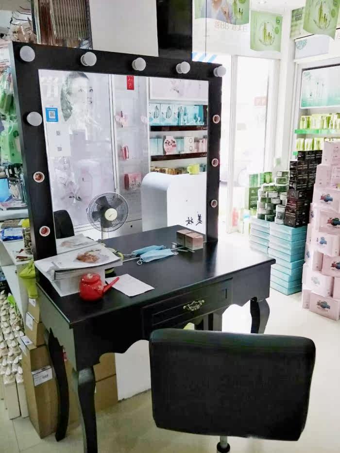 欧式简约新款梳妆台桌专业婚纱店影楼化妆台带灯网红卧室彩妆镜台在类目 住宅家具, 桌类, 梳妆台/桌中 - 来自Buy2taobao.com提供专业的淘宝代购服务