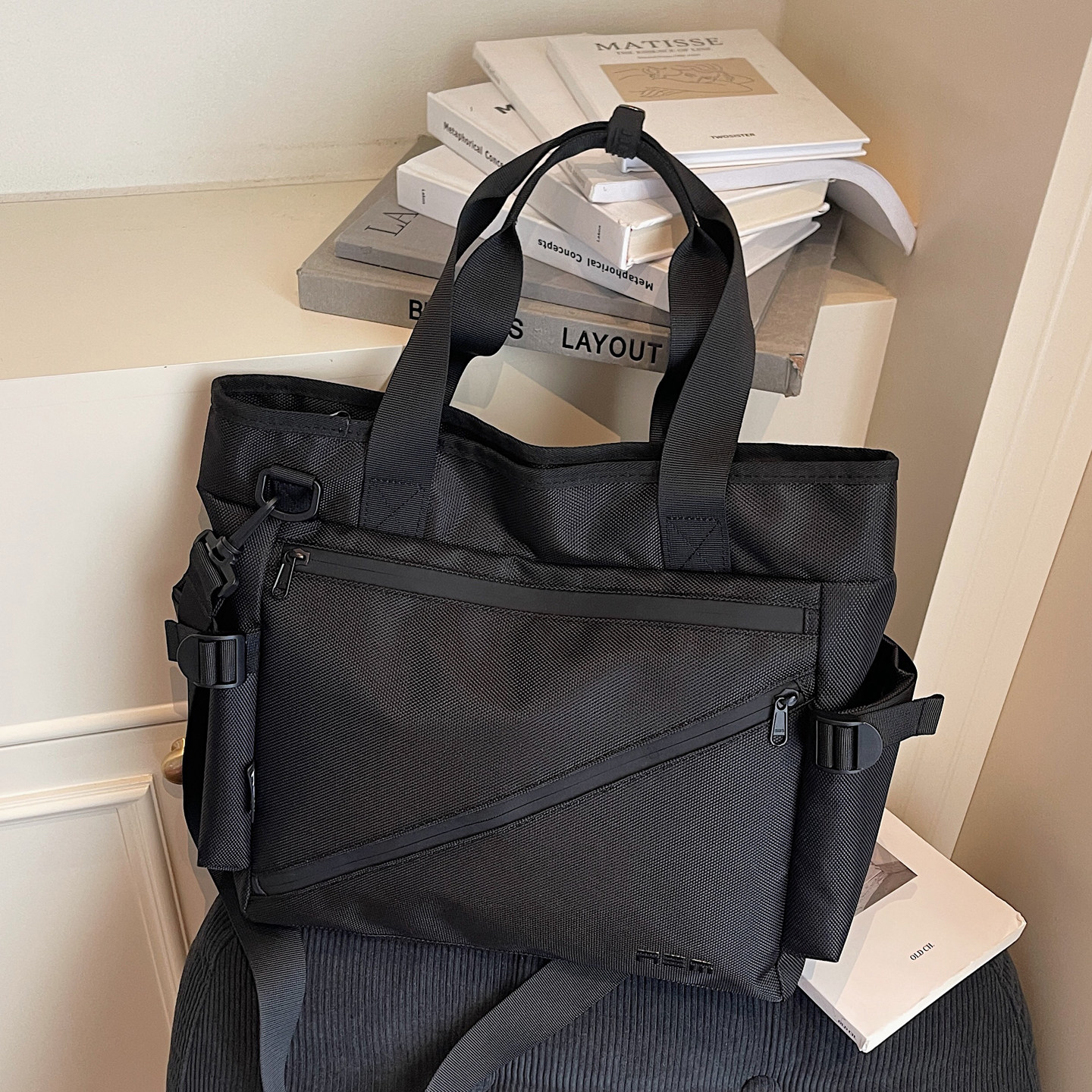 大容量轻便百搭休闲通勤包