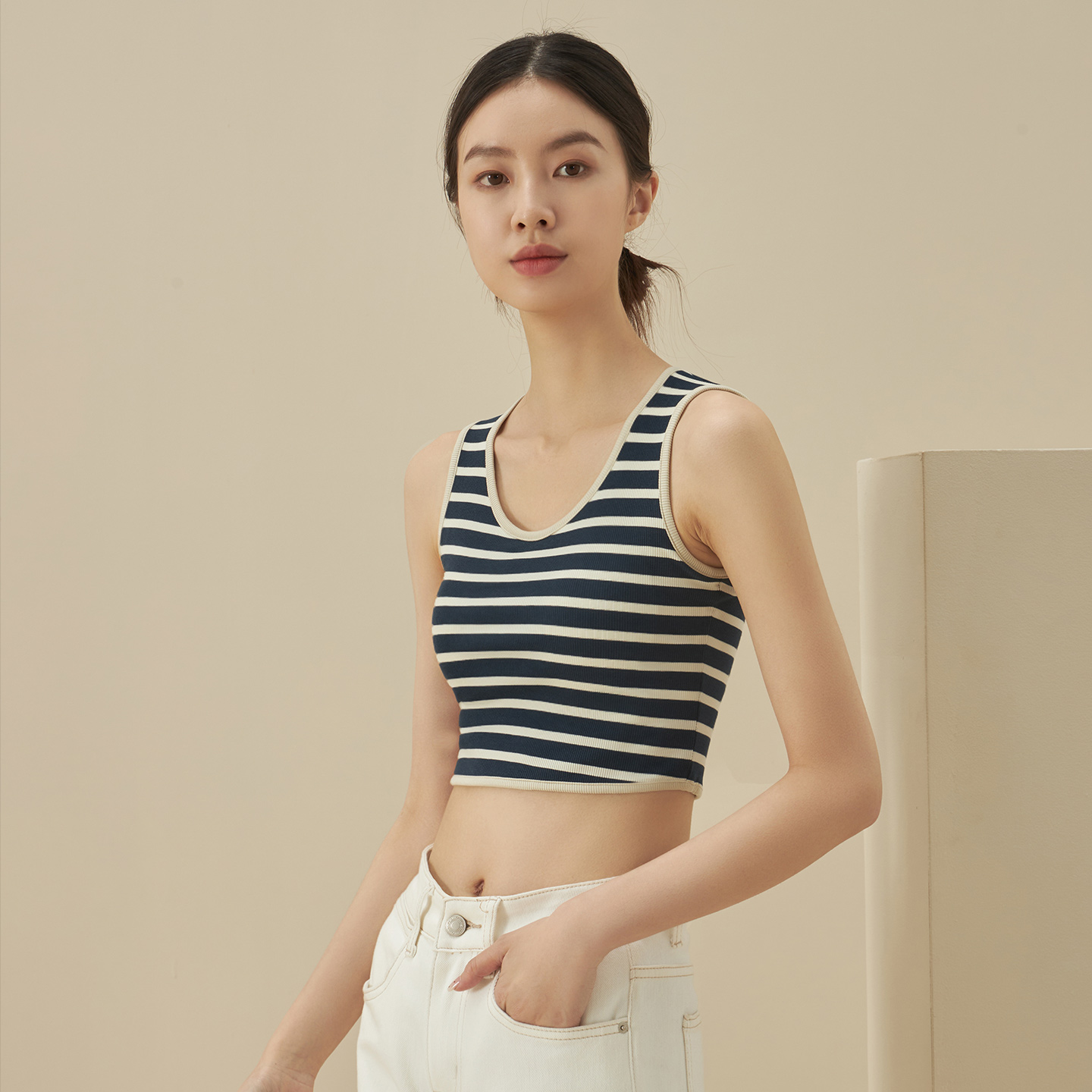 思篇女士带胸垫吊带背心