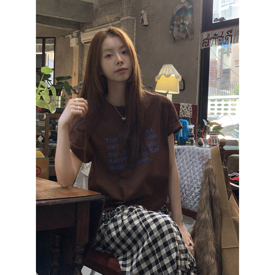 Hellooo Eat двухцветная футболка с принтом букв весна 2025 свободная универсальная винтажная с круглым вырезом короткий рукав