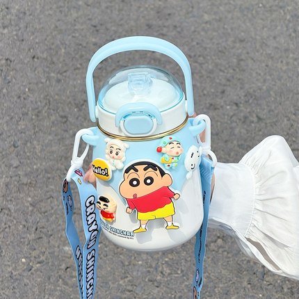 蜡笔小新保温杯儿童卡通316不锈钢杯子学生带吸管斜挎大容量水杯
