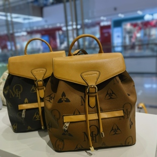 OMI欧米专柜新款时尚百搭大容量休闲旅行背包女包