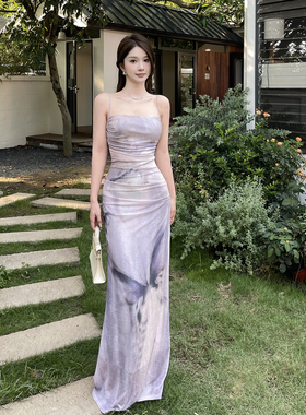 高级感紫色晕染印花吊带连衣裙女夏季新款度假风气质修身显瘦长裙