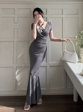 instunning高级感气质灰色短袖连衣裙女夏季新款气质挂脖包臀长裙