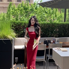 instunning轻熟风气质酒红色连衣裙女2025巨好看高级感方领吊带裙