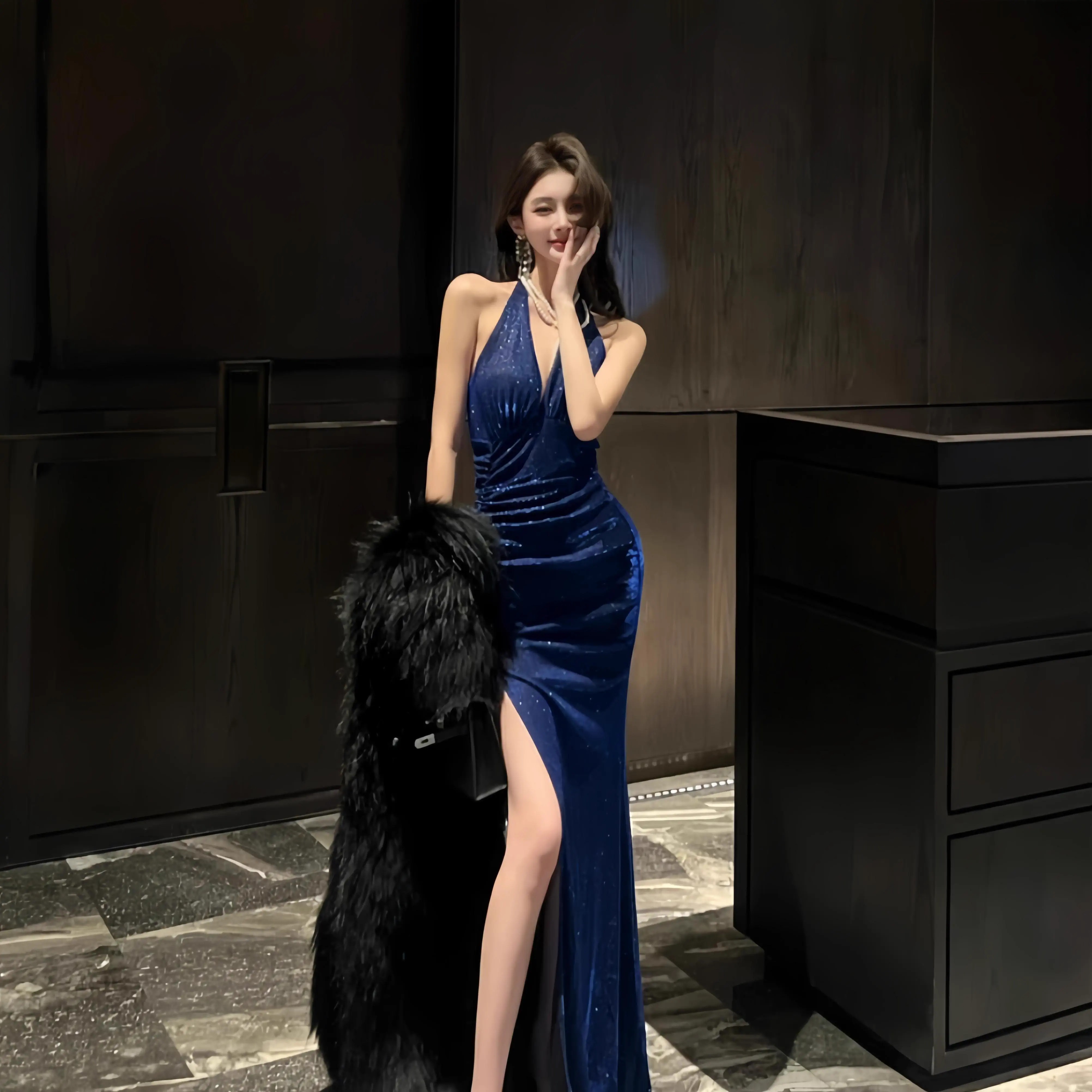 蓝色性感细闪V领挂脖礼服裙