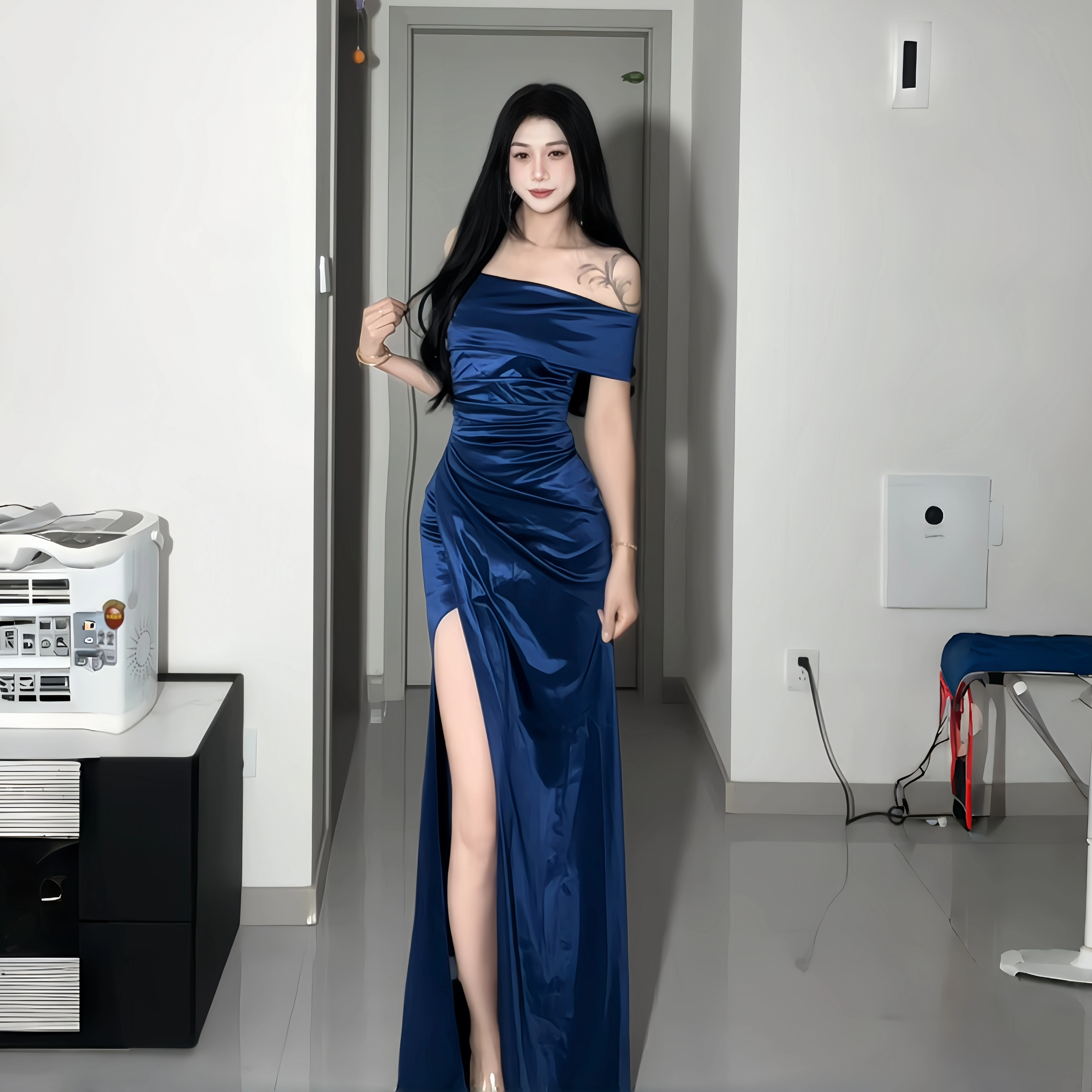 圣诞名媛缎面开叉宴会连衣裙