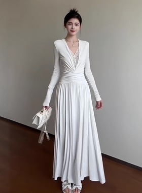 纯欲风气质V领蕾丝拼接白色长袖连衣裙女2025早秋新款通勤包臀裙