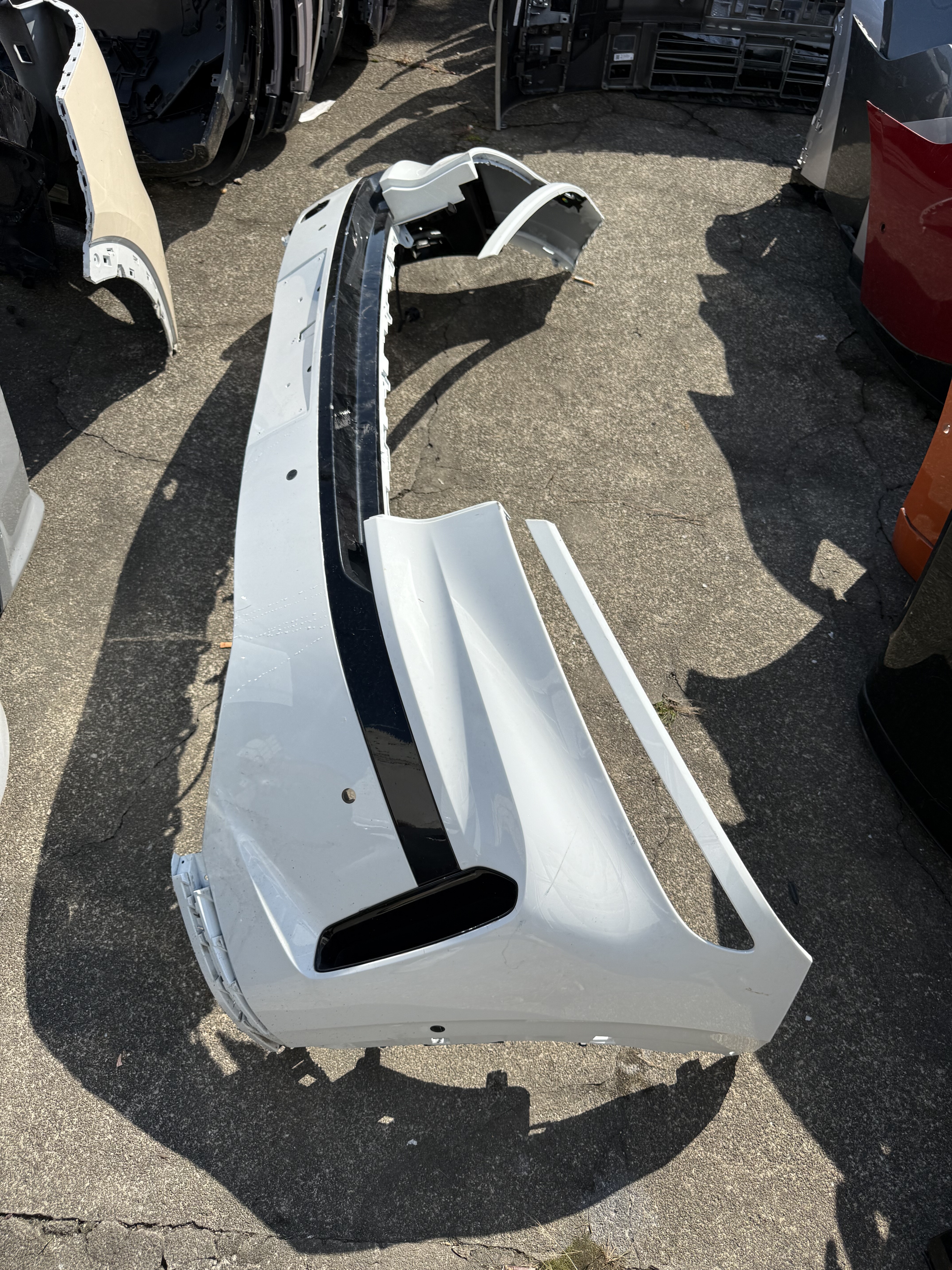 乐道 l90前保险杠原厂拆车件