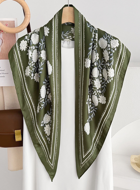2026年春夏季新款复古花卉印花三角丝巾女百搭气质薄款外搭披肩