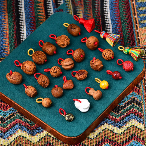 真安顺老料雕刻小挂饰