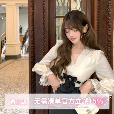甜水仙 赫本衣柜 米白色衬衫上衣春季新款气质蕾丝花边V领长袖女