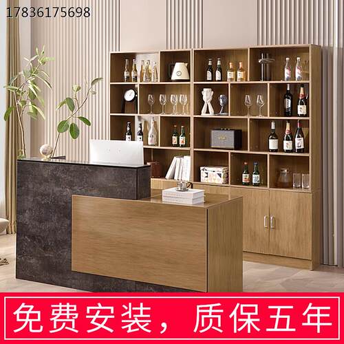 酒柜一体小型饭店柜台前