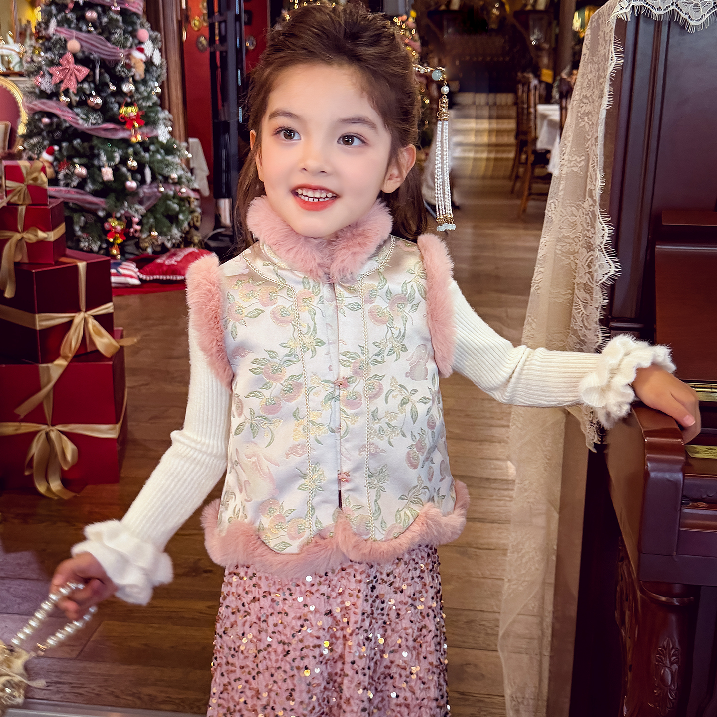 女童新中式夹棉马甲小女孩唐装背心冬装2025新款儿童国风提花上衣