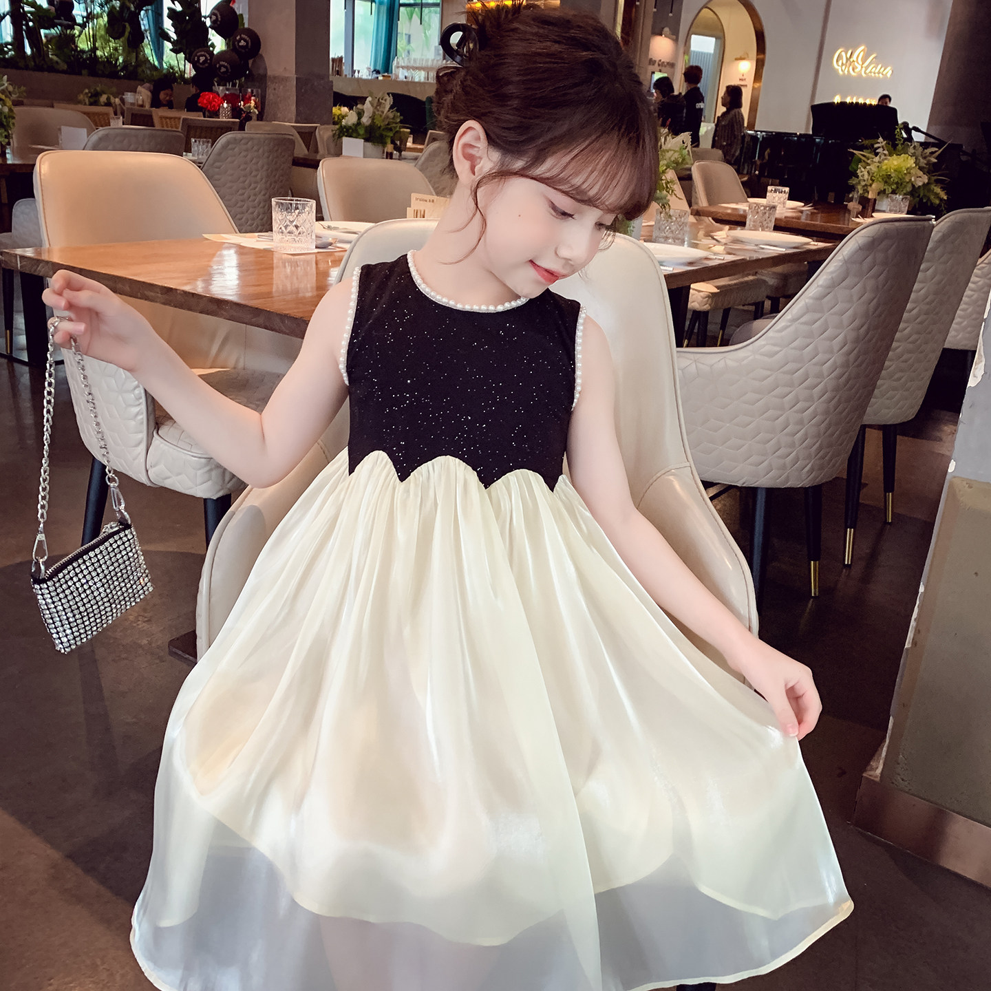 女童连衣裙夏装2025新款洋气儿童网红公主裙小女孩时尚无袖背心裙