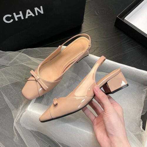 方头法式蝴蝶结粗跟时装凉鞋女20