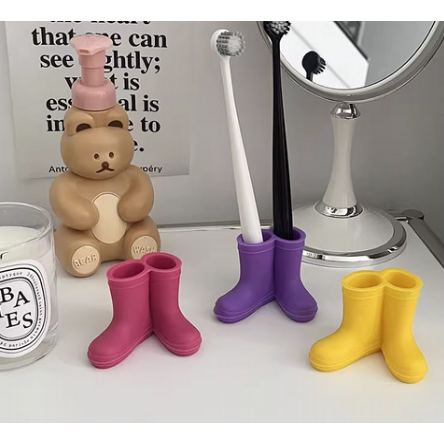 风创意可爱学生桌面搞怪摆件迷你雨靴笔插牙刷座笔筒牙刷架