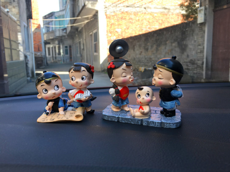 汽车摆件创意内饰用品情侣娃娃公仔车载阿二情史知足家居树脂摆件