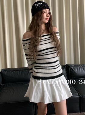 条纹一字领长袖毛衣女2024秋冬新款时髦洋气蝴蝶结露肩针织衫上衣