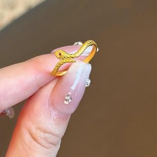 古法金色蛇序呈祥蛇盘灵蛇戒指女18k金红宝石本命年灵动蛇形指环