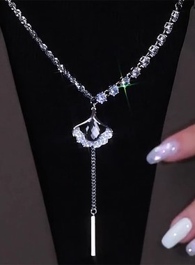 2025年新款潮秋冬银杏叶毛衣链