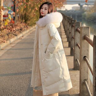 千仞岗2026年直筒白鸭绒牛角扣韩版羽绒服女中长款大毛领加厚冬时