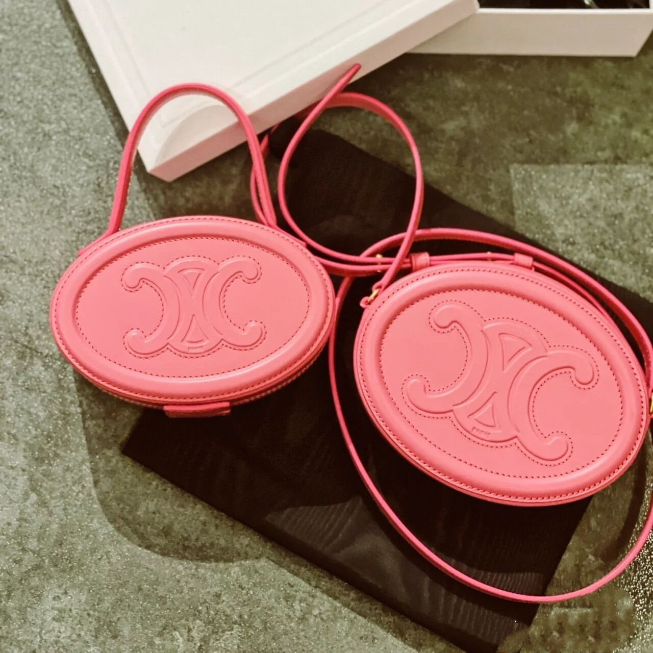 真皮包包女2022年春夏新款斜挎百搭迷你凯旋门小圆饼包mini月饼包