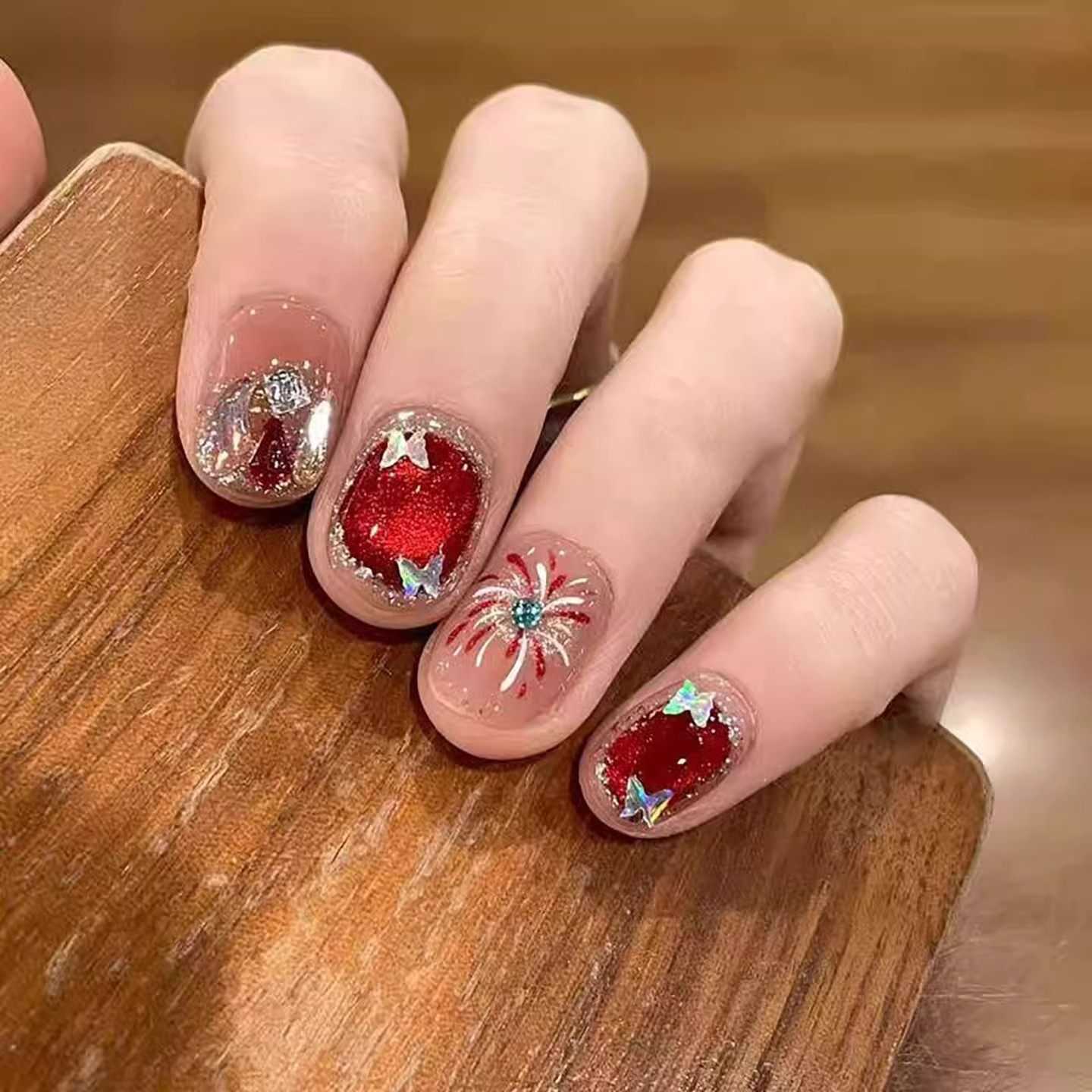 新年红色烟花穿戴甲2025新款高级感手工短款显白新年过年美甲甲片,彩妆/香水/美妆工具,穿戴甲/甲片,淘宝优惠券,粉丝福利购,淘宝优惠卷