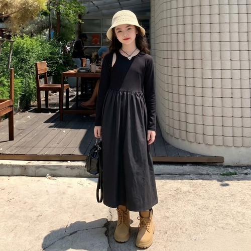 女童时尚舒适连衣裙秋装2026春秋季新款中大童镂空高级纯黑公主裙