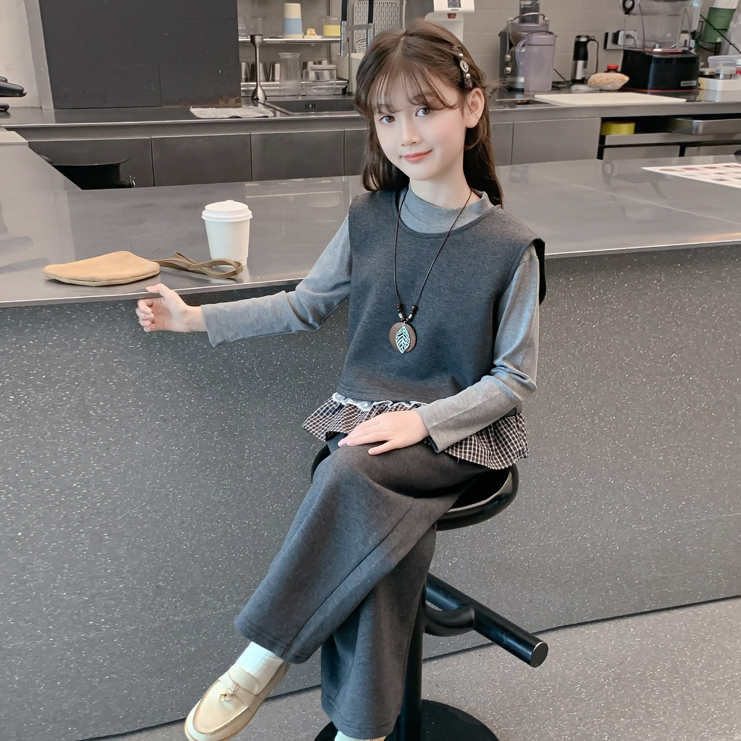 女童套装春秋款2026新款儿童洋气时髦送礼女孩小香风三件套秋冬装