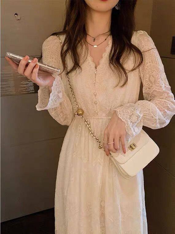 赫本风穿搭配大衣内搭户外长裙白色气质打底蕾丝长袖连衣裙女秋冬