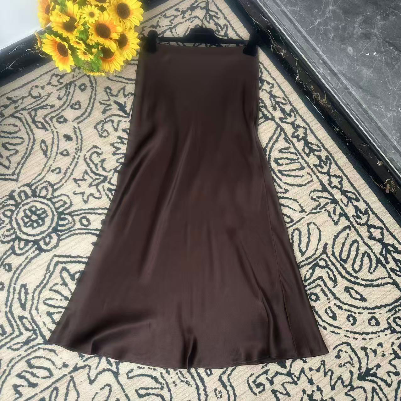 蘑菇英国代 TYZHURA 25早秋 深棕色真丝鱼尾半身裙