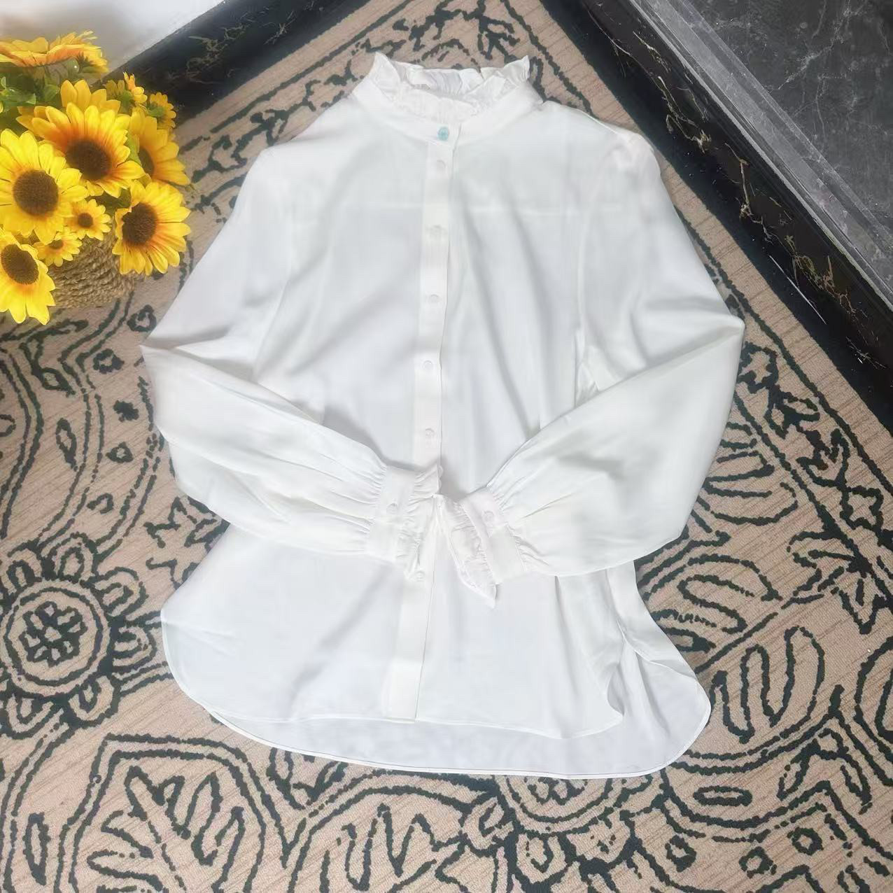 蘑菇英国代 TYZHURA 25新款 白色花边领口宫廷袖真丝衬衫