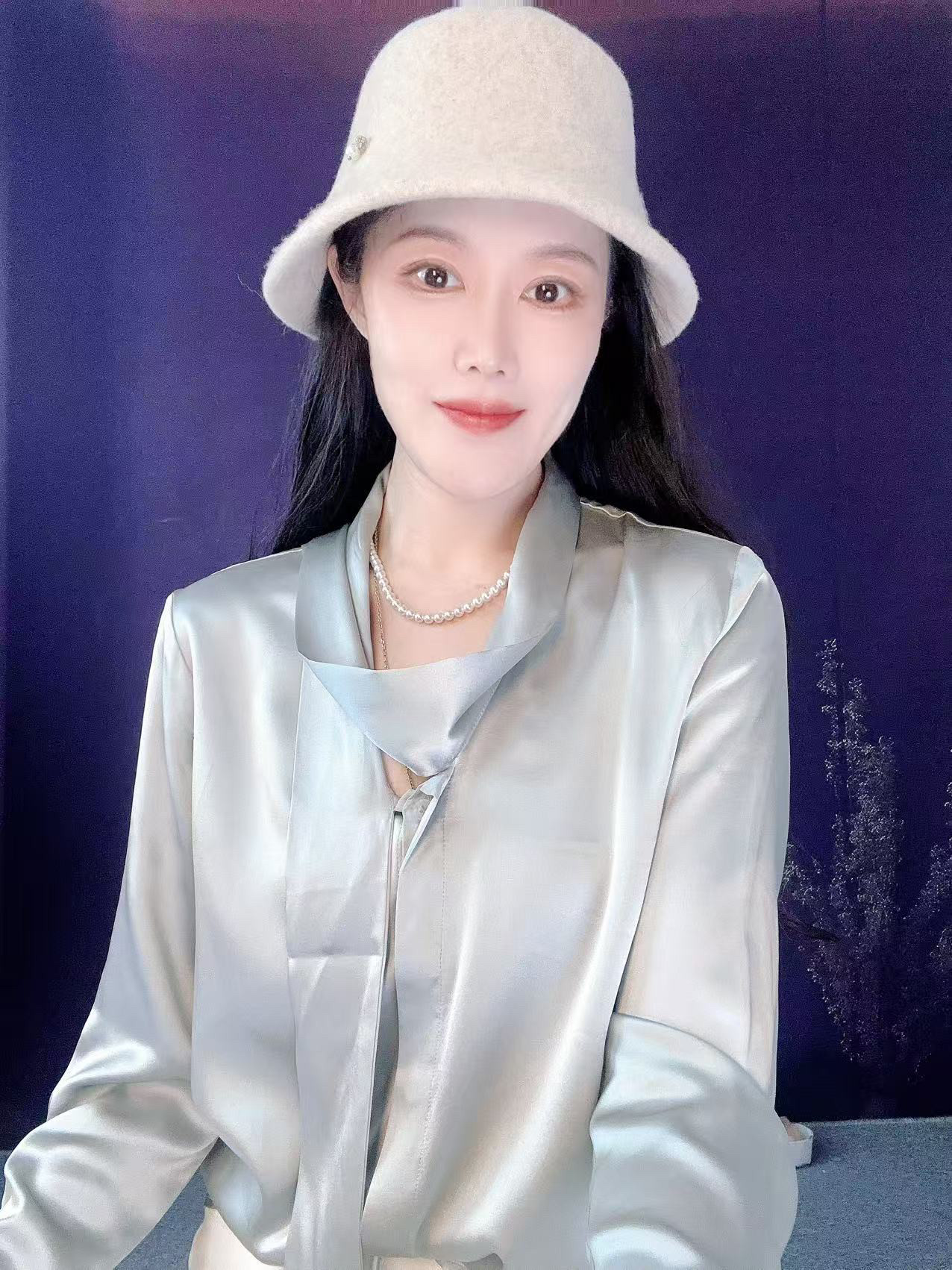 蘑菇英国代 TYZHURA 26早春 浅青色领口飘带水晶扣真丝衬衫