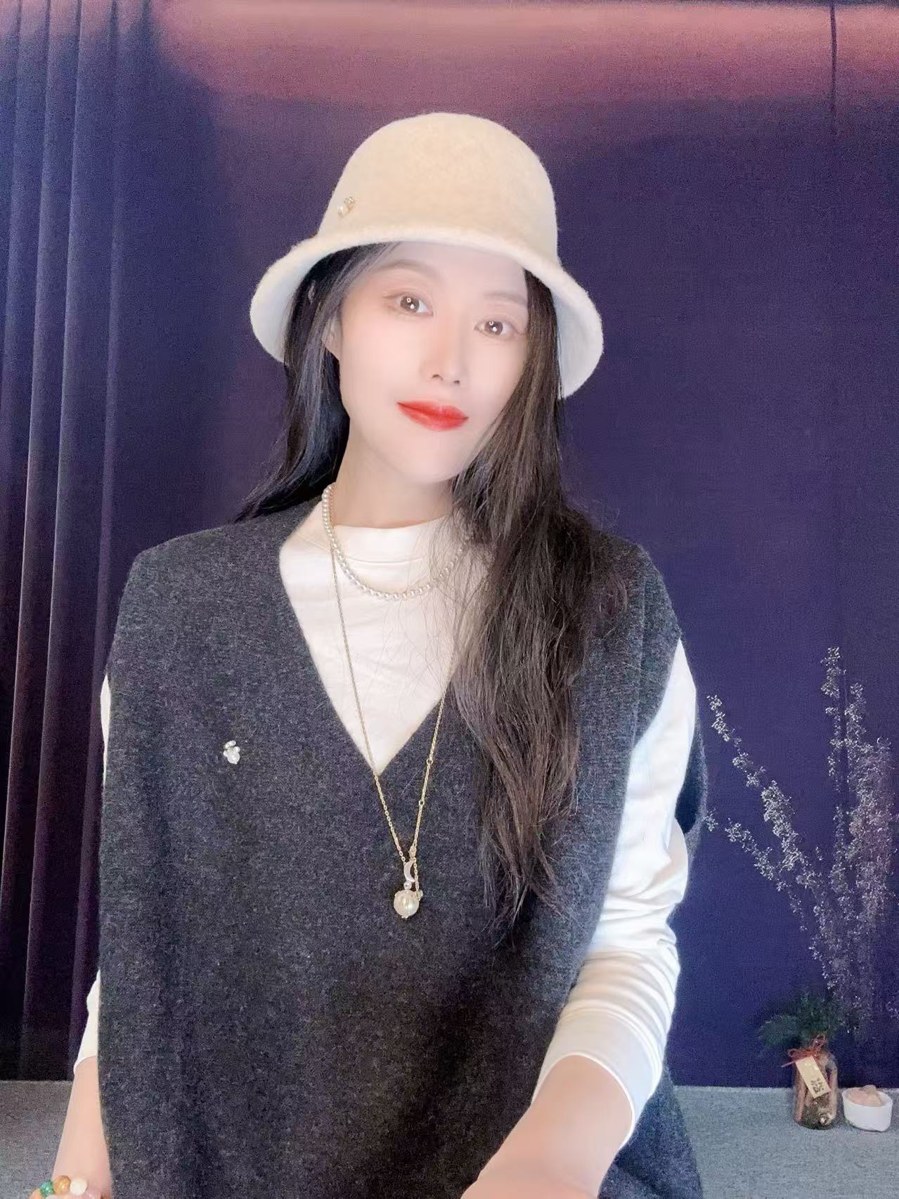 蘑菇英国代 TYZHURA 25新款 黑灰色大V领羊绒马甲