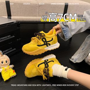 黄色鞋子厚底7cm隐形内增高小个子德训鞋女2026春秋新款休闲单鞋