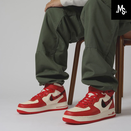 耐克/纯白空军一号高帮板鞋