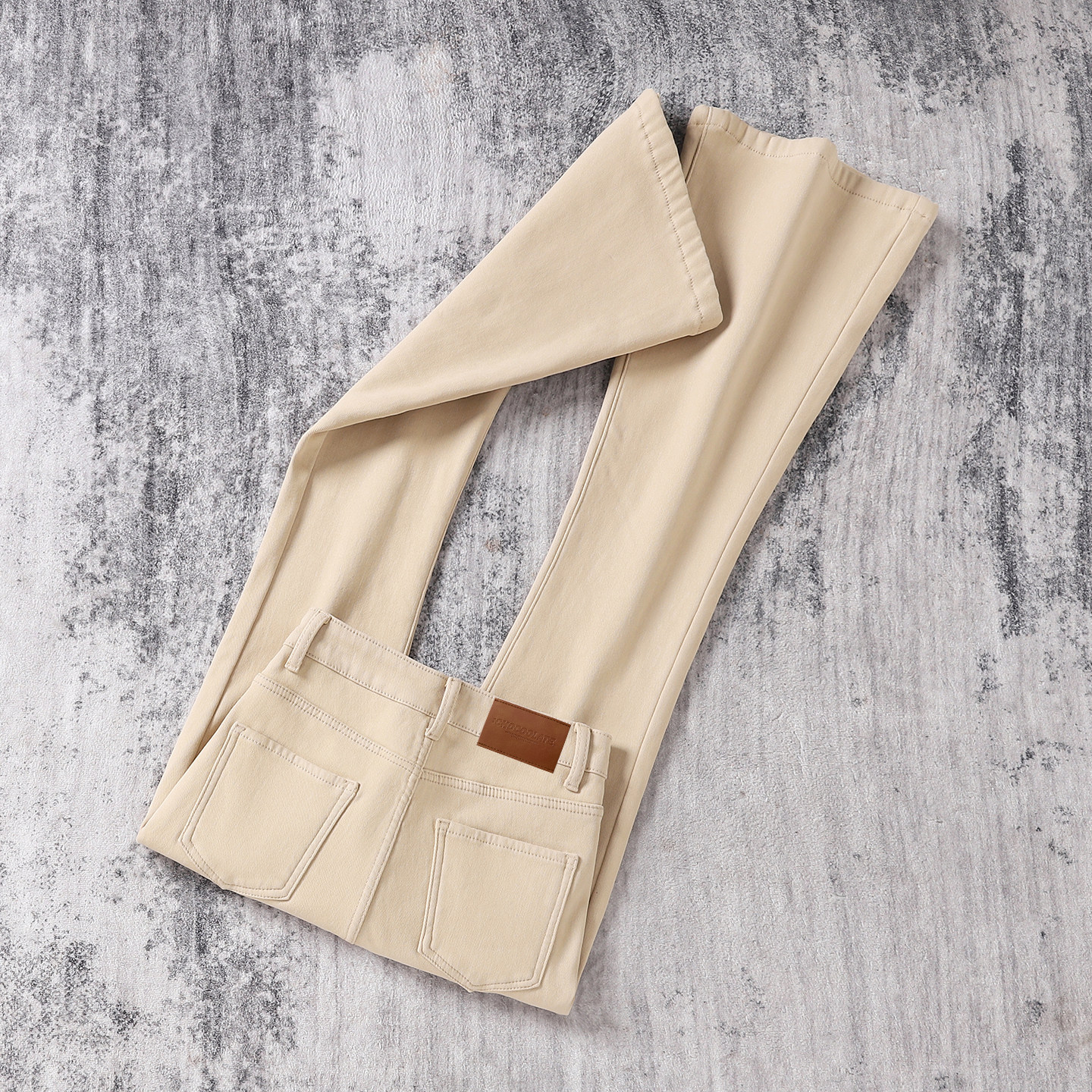 it :CHOCOOLATE紧身喇叭牛仔裤女2026新款高腰修身显瘦弹力喇叭裤