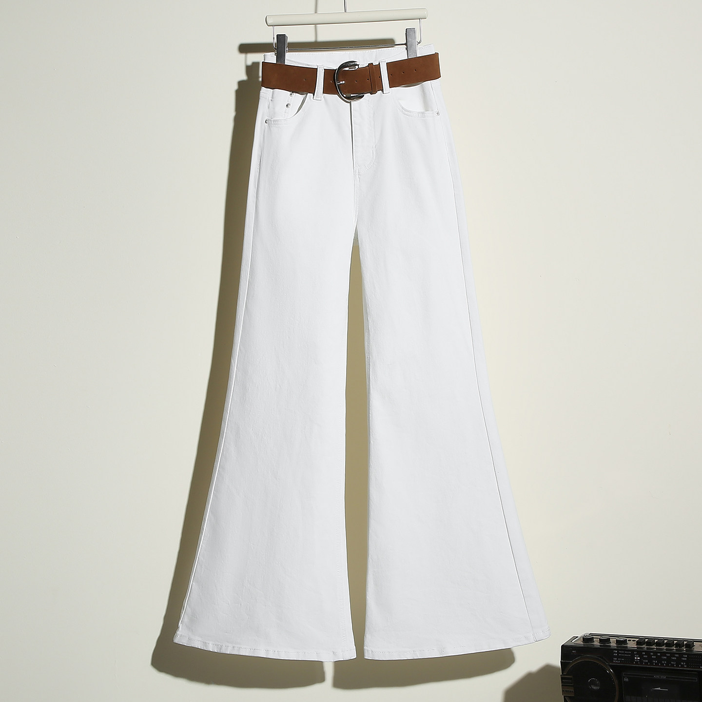 it :CHOCOOLATE白色微喇牛仔裤女2026新款高腰修身显瘦弹力喇叭裤