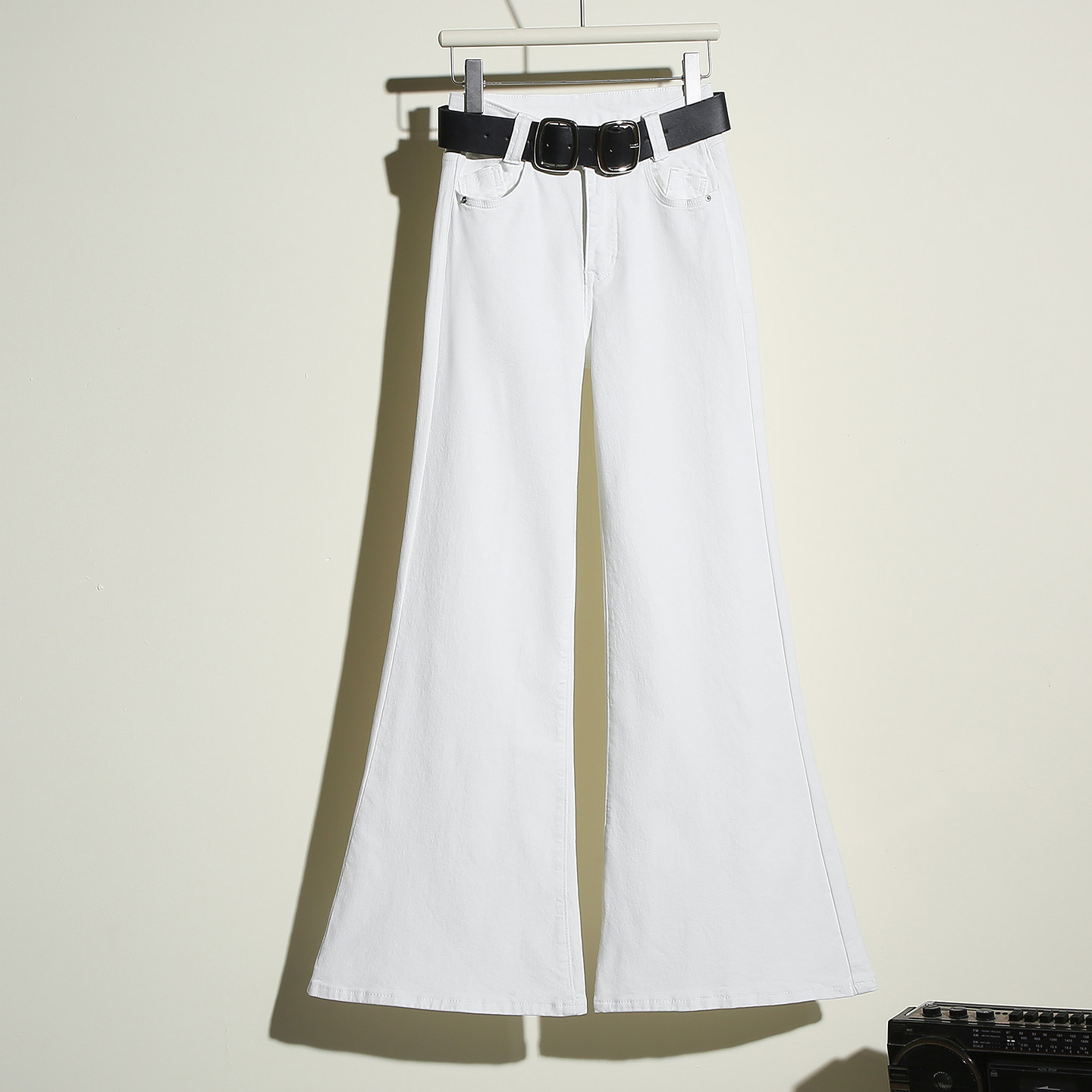 it :CHOCOOLATE白色高腰微喇牛仔裤女修身显瘦弹力不贴腿喇叭裤子