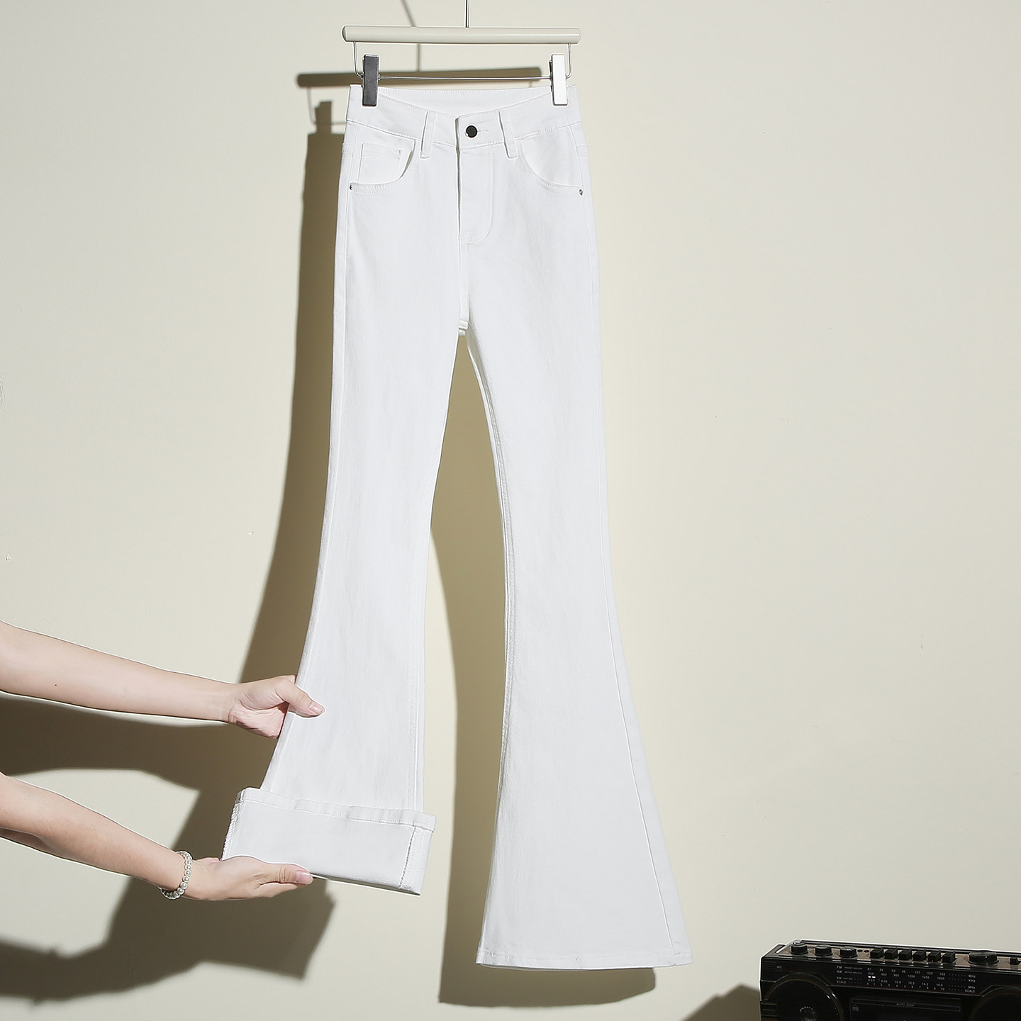 it :CHOCOOLATE白色紧身微喇牛仔裤女高腰修身显瘦弹力拖地喇叭裤