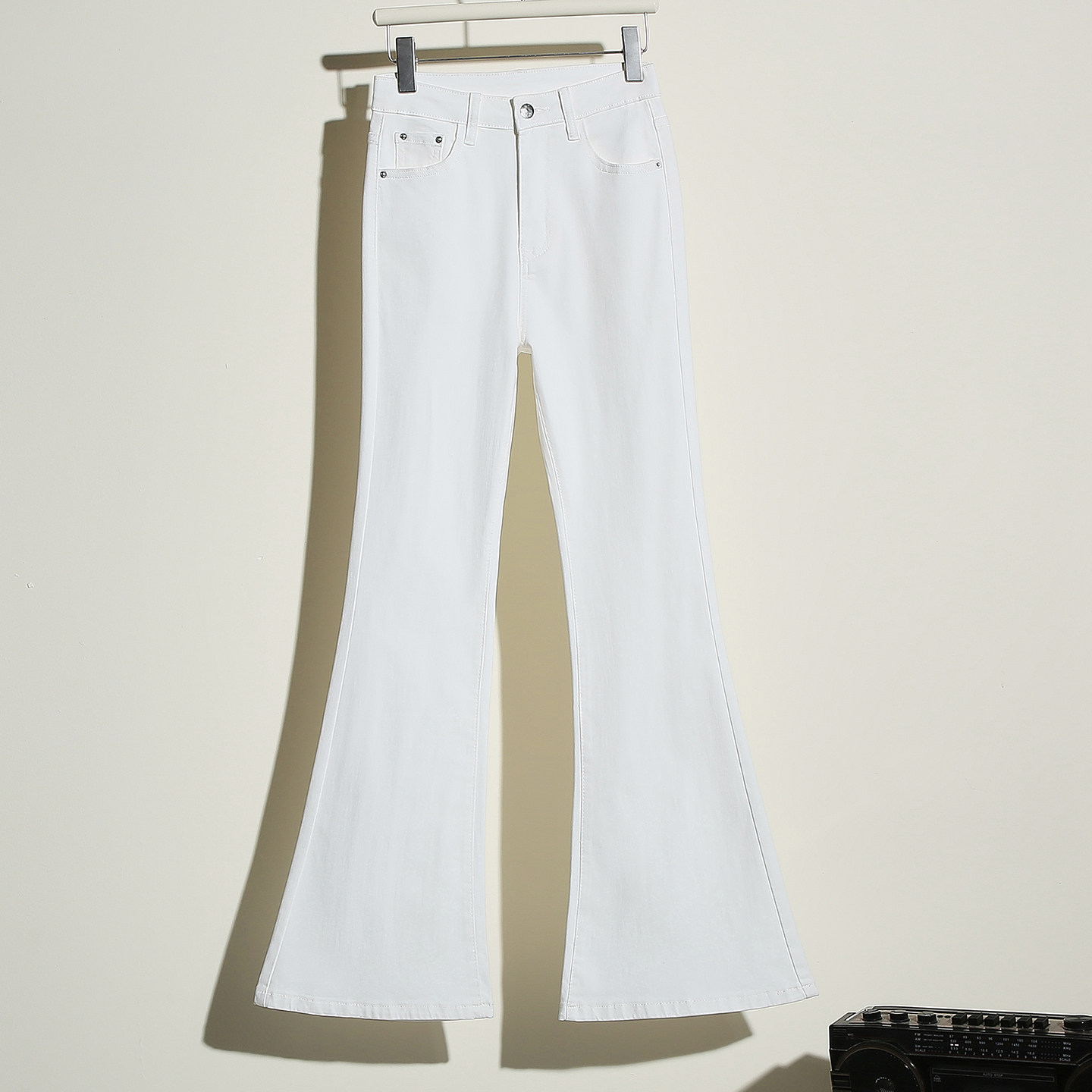 it :CHOCOOLATE白色紧身高腰微喇牛仔裤女修身显瘦弹力拖地喇叭裤