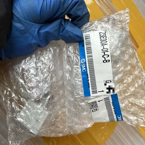 可维修压力表ZSE30A-01-C-B，，带包装，实议价