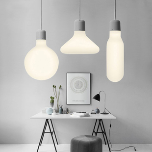奶白灯泡吊灯简约北欧造型三头餐厅吧台卧室床头设计师创意玻璃灯