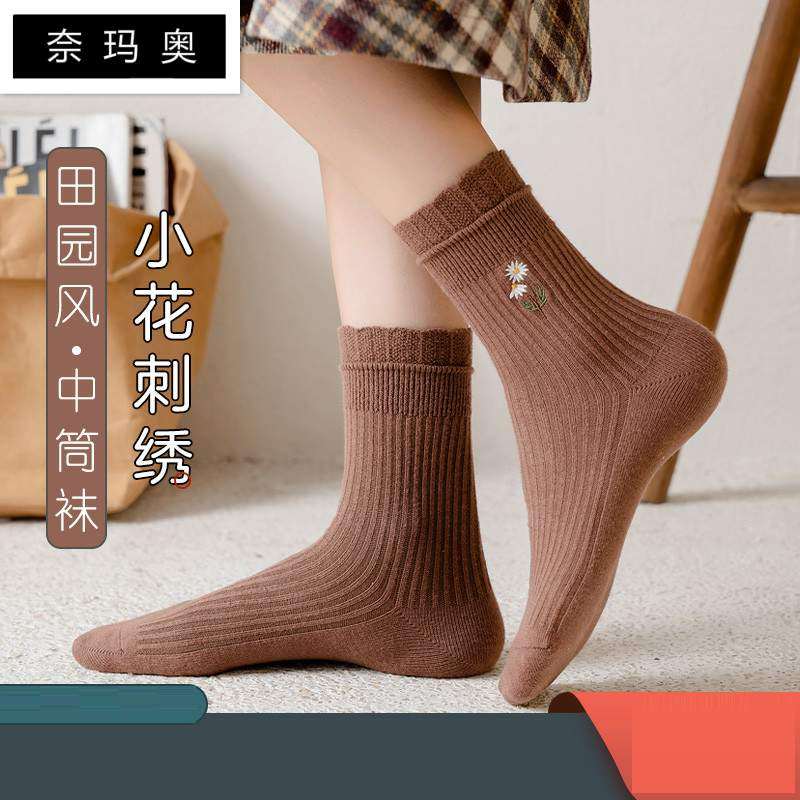 袜子女中筒袜春秋季袜ins潮四季款木耳边刺绣短袜中高筒休闲棉袜