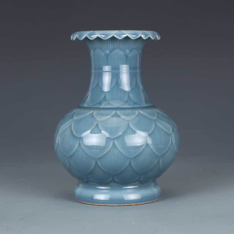 大清乾隆蓝釉雕刻莲花纹瓶古董古玩收藏窖藏摆件老货陶瓷花瓶