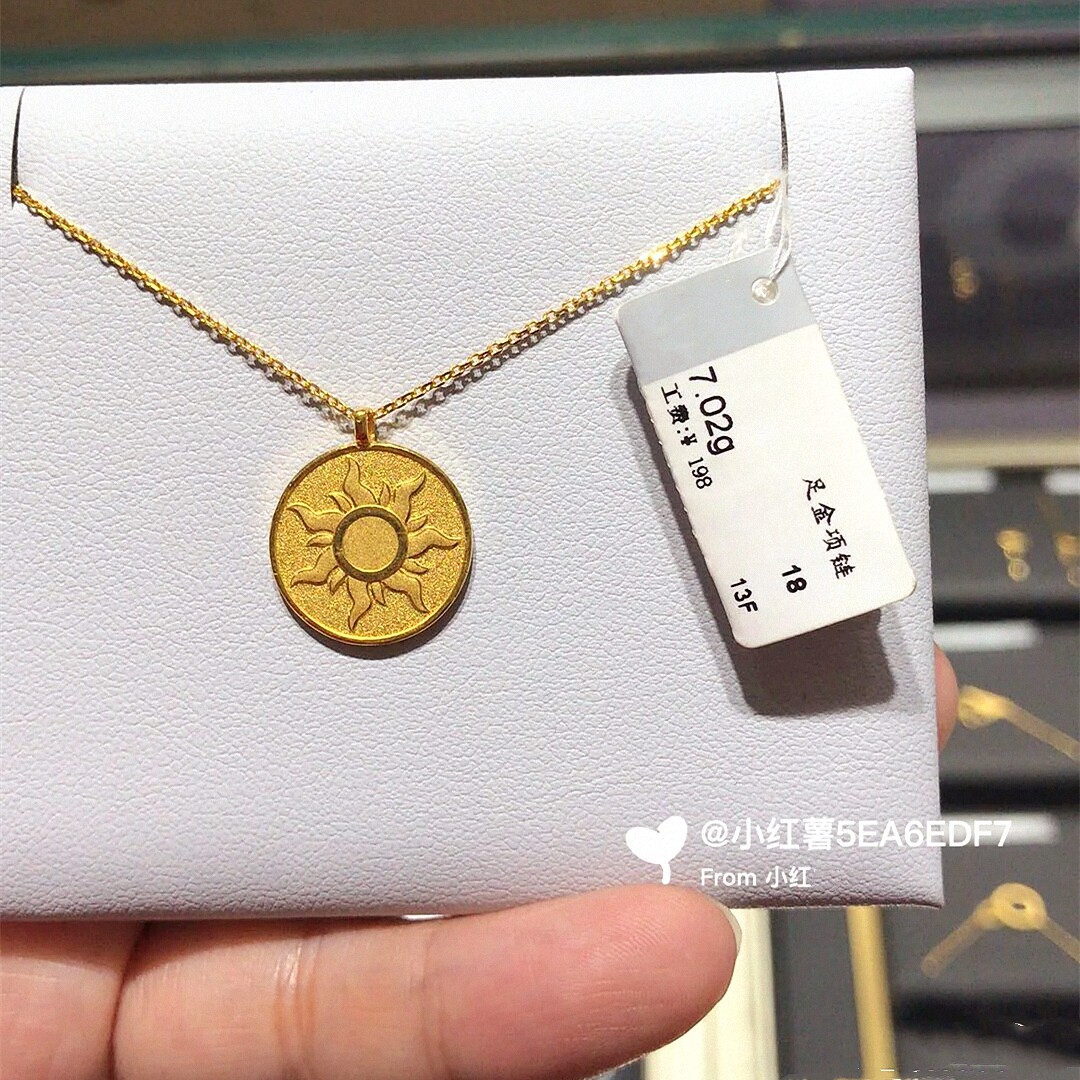 2021香港ing太阳金币项链女轻奢小众22k黄金锁骨链圆牌毛衣链百搭