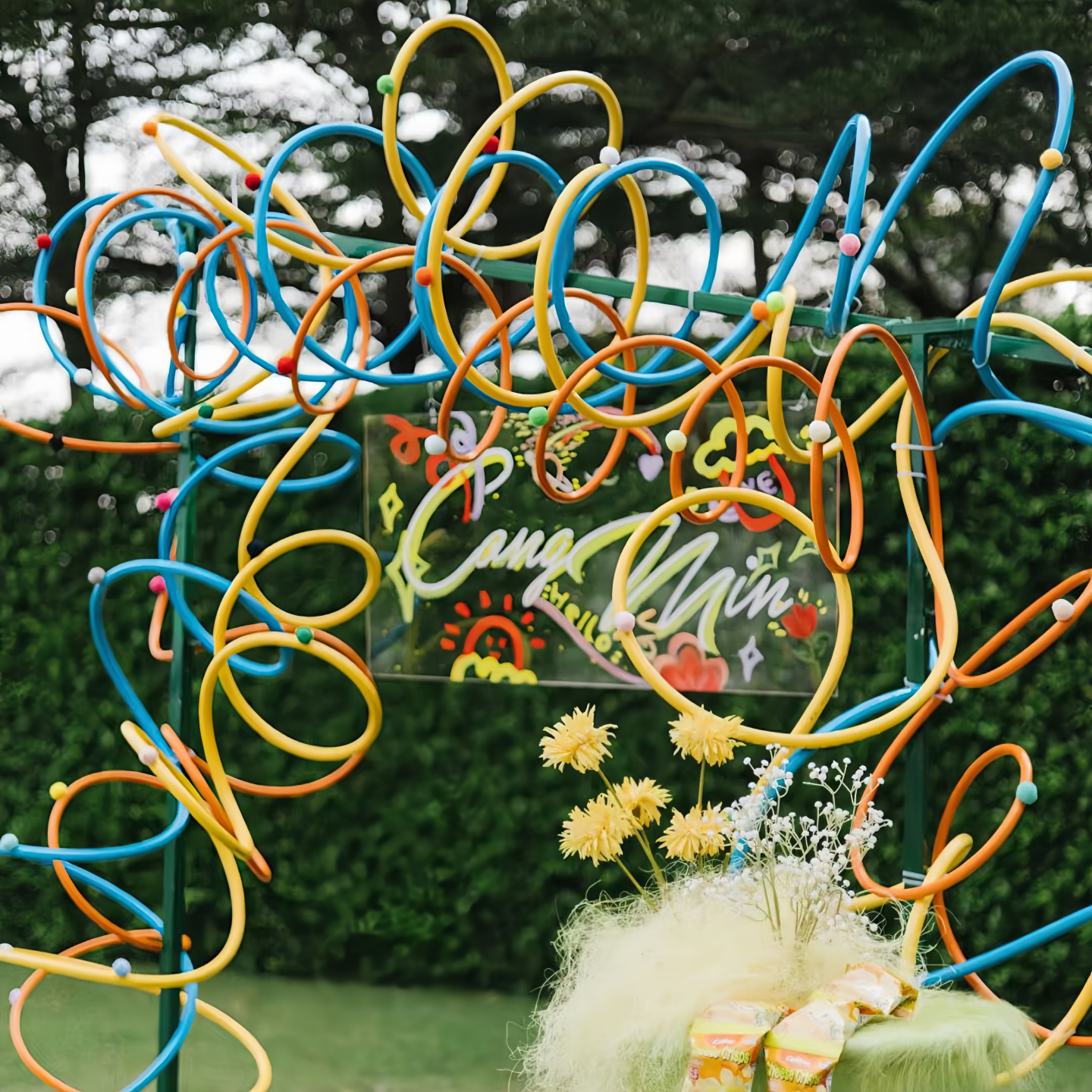 彩色多巴胺婚礼婚庆氛围感铝塑管花艺造型馆美陈装饰道具装置艺术